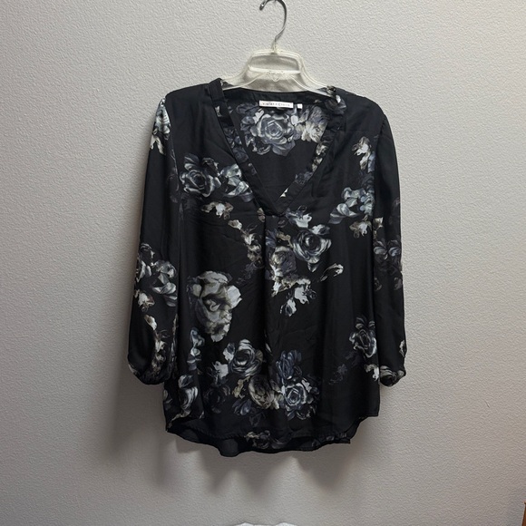 Violet & Claire Black Floral Blouse - Picture 4 of 4